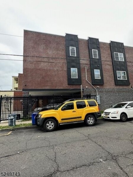 Primary Photo - 520 Park Ave