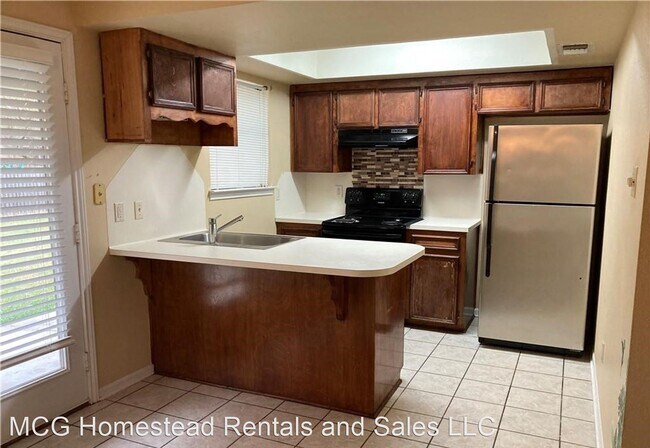 Building Photo - 3 br, 2 bath House - 1819 Sundown Dr