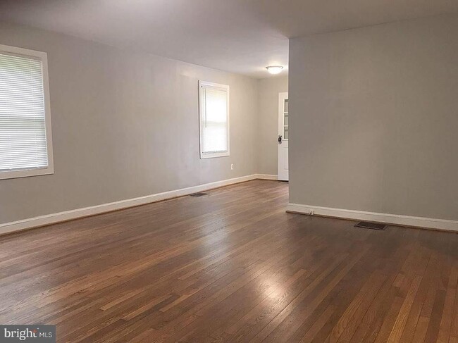 Building Photo - 4211 Canterbury Way