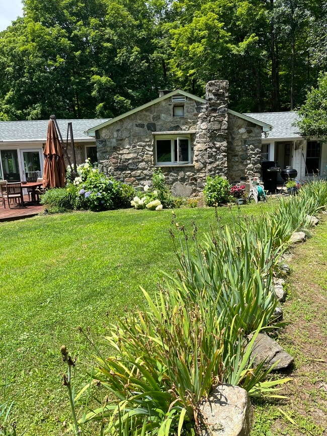 Building Photo - 56 Todd Hill Rd