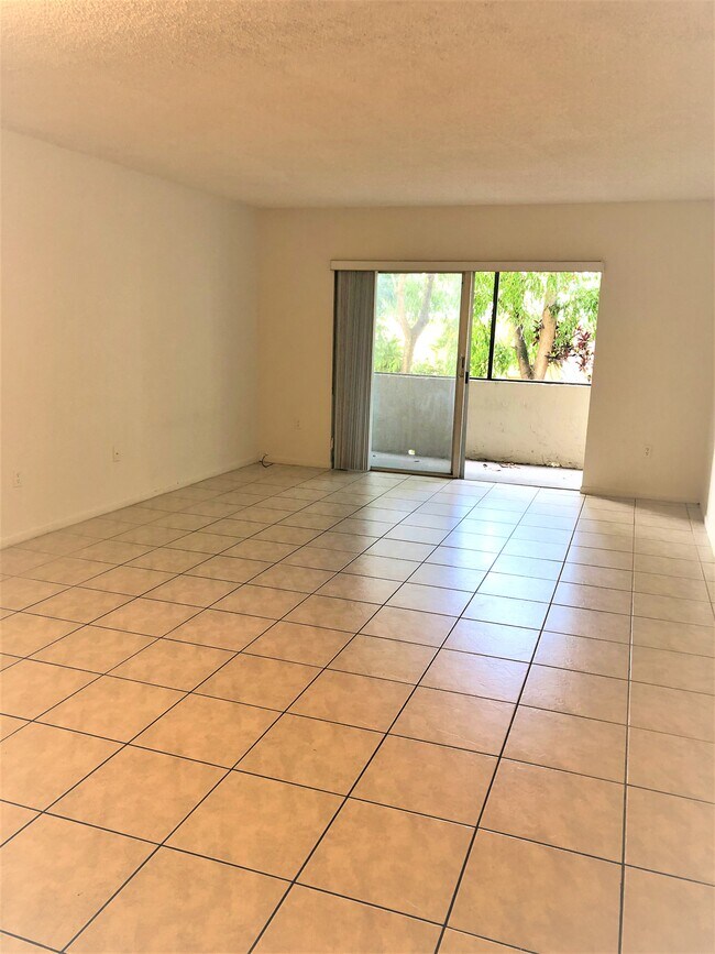 Photo - 6904 N Kendall Dr Apartment