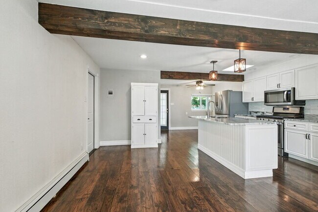 Foto del edificio - 2469 Newland St