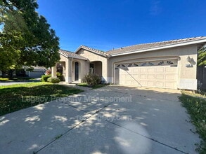 Building Photo - 300 Dedham Ct