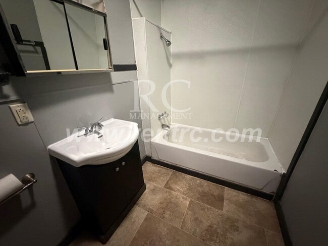 Foto del edificio - 619 Harmon-