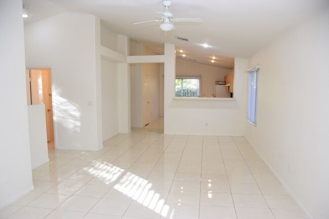 Foto del edificio - 3242 Velvet Rose St