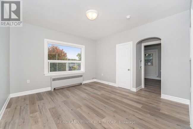 Building Photo - 486-486 Holtby Ave