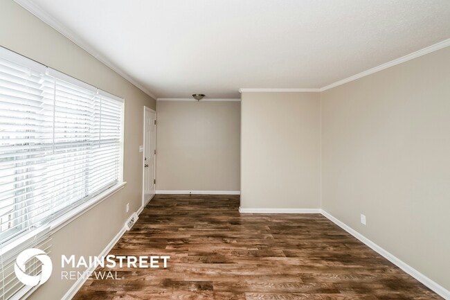 Building Photo - 300 Ginger Dr NE