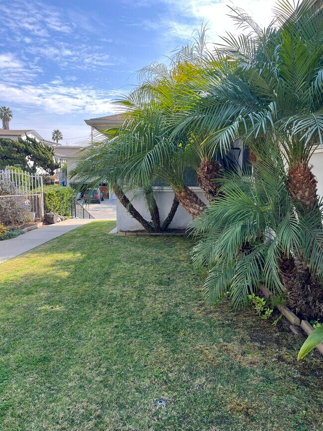 Foto del edificio - 6949 Kittyhawk Ave