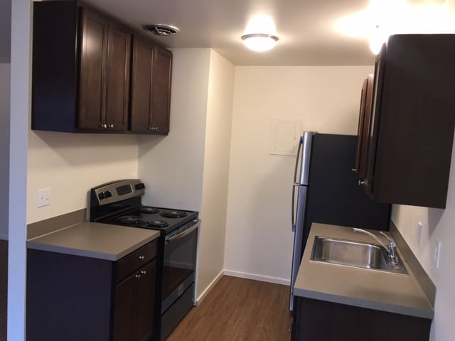 Building Photo - Corner Manor Apartments - 1 bedroom