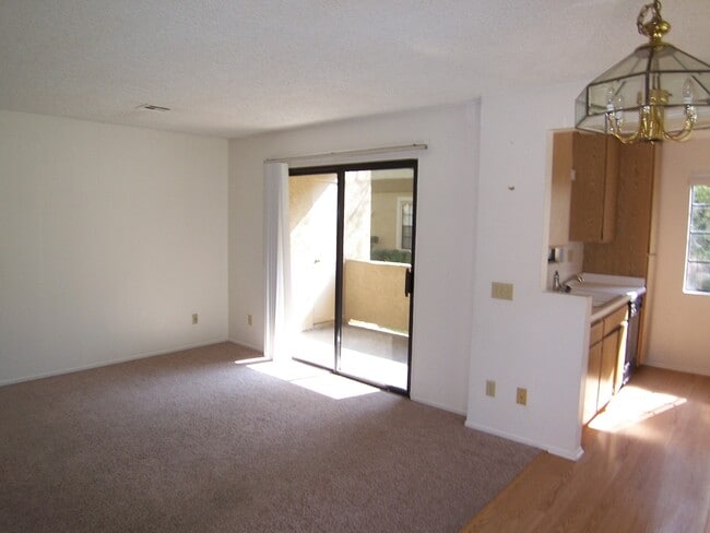 Building Photo - Terrific 2Br/2Ba Condo in Terra Vista II