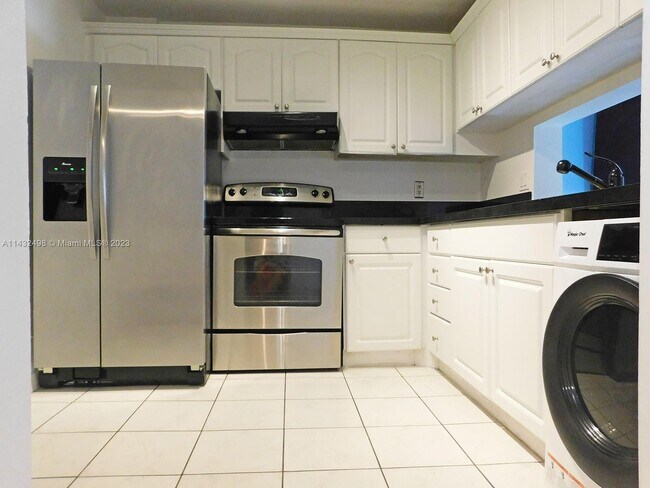Building Photo - 6545 Indian Creek Dr