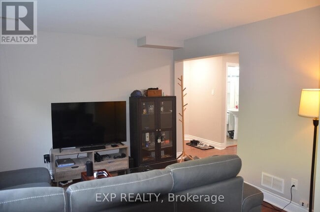 Building Photo - 42 Lavergne St