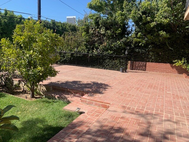 Building Photo - 1212 S Castello Ave