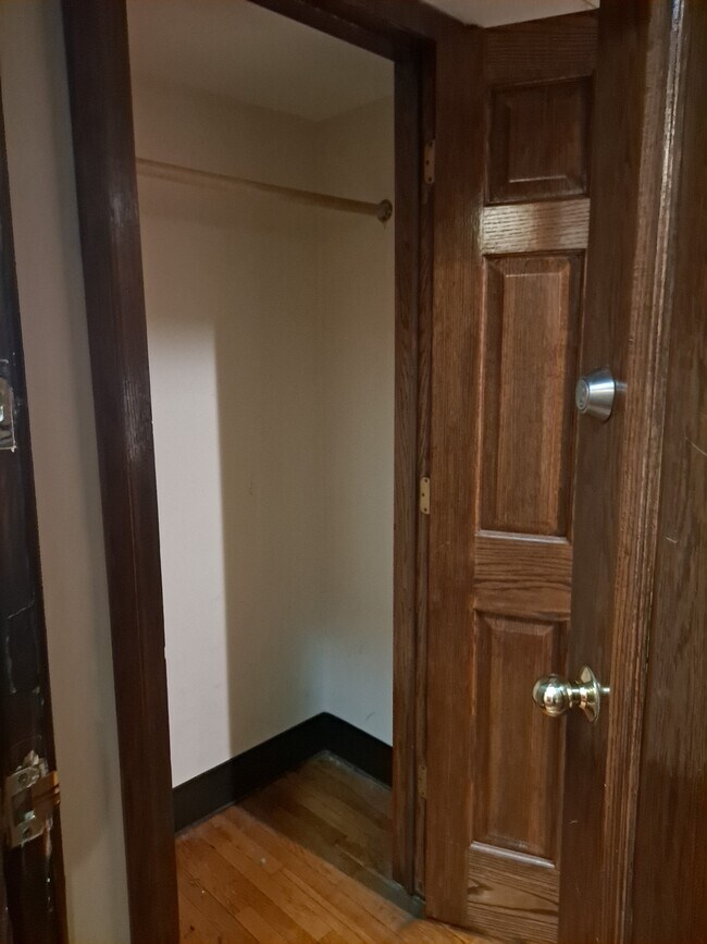 Armario delantero - 14 Charlotte St