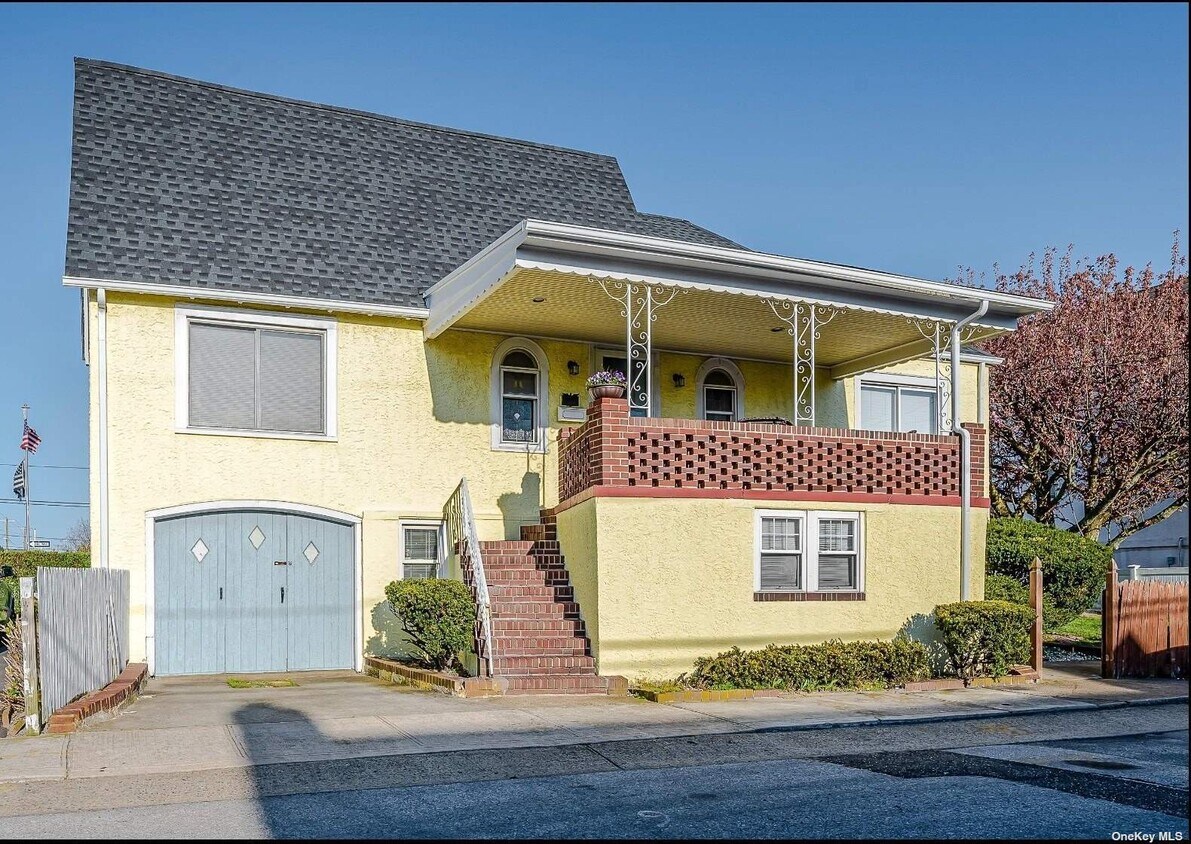 102 Troy Ave Unit 1, East Atlantic Beach, NY 11561 Room for Rent in