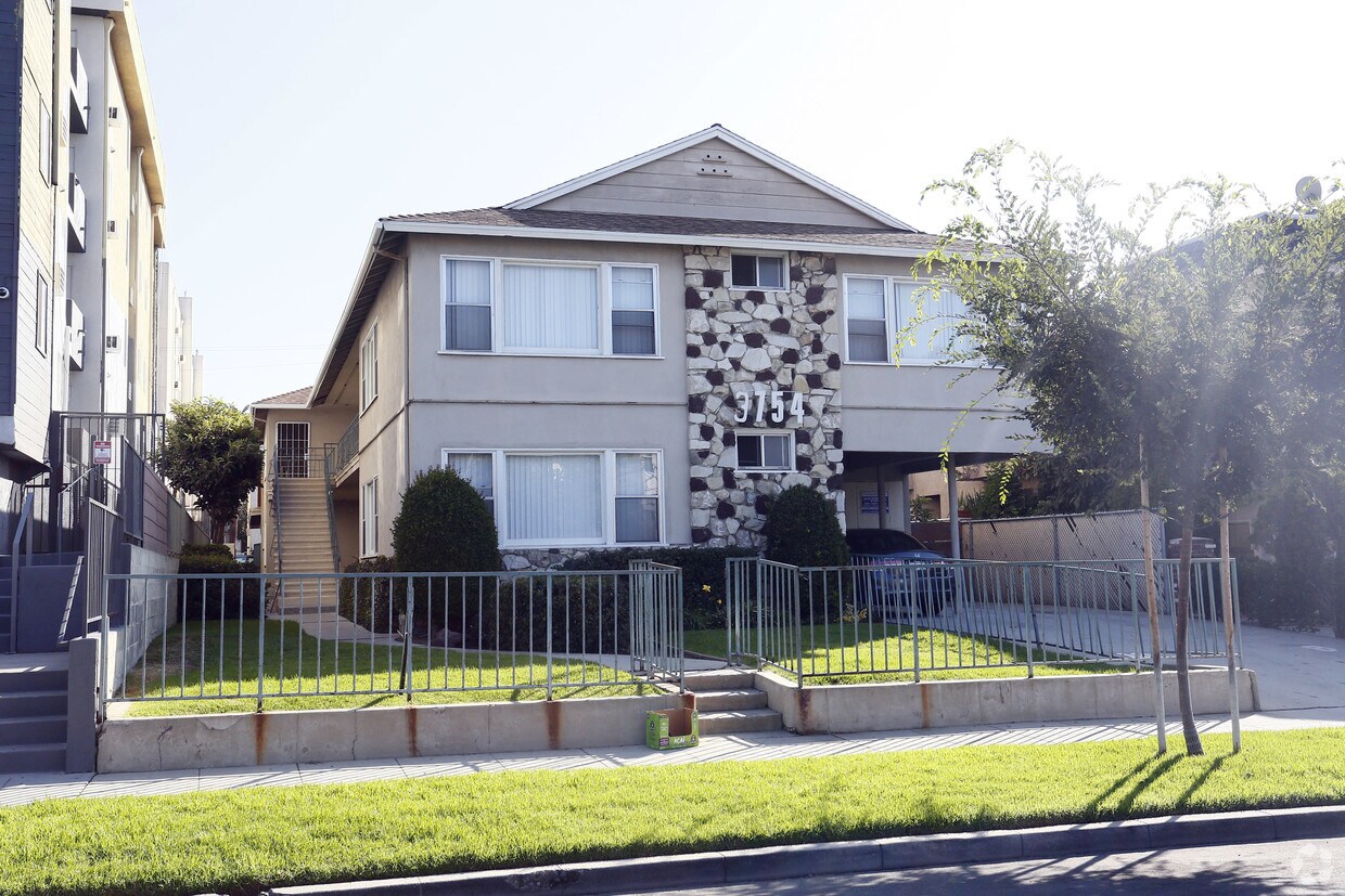 Foto principal - 3454 Jasmine Avenue