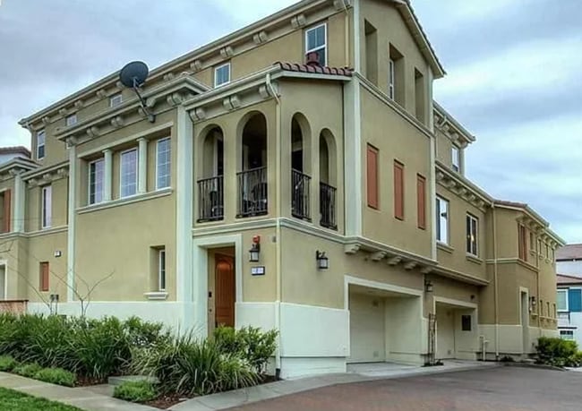 Building Photo - EPIC REA - Modern-Style 3 BR/3BA townhouse...