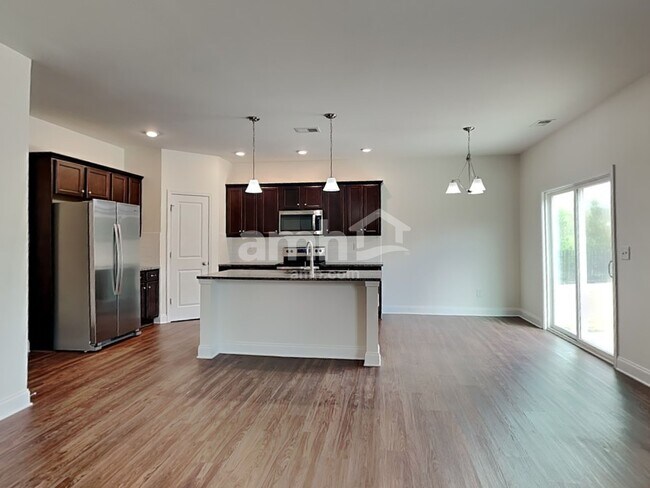 Foto del edificio - 5020 Franks Creek Way