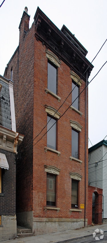 Foto del edificio - 124 Winkler St