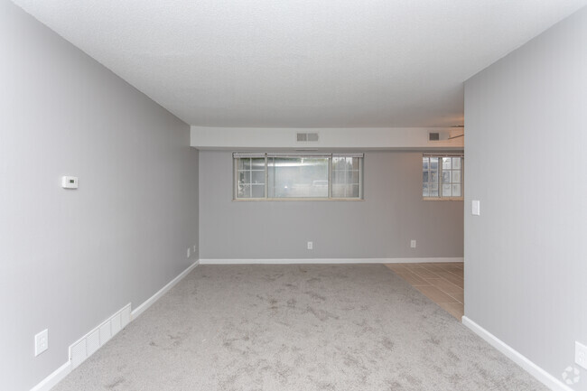 1BR, 1BA - 635 SF - Sterling Pointe