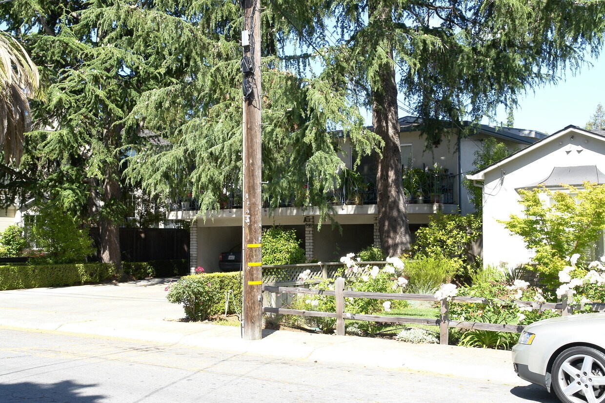 Building Photo - 916 Florence Ln
