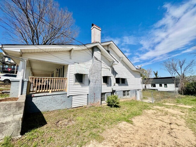 Foto del edificio - Welcome to this charming 2 bedroom, 1 bathroom home in Gastonia, NC.