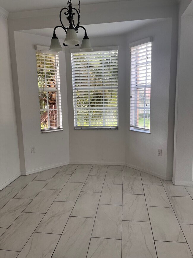 Foto del edificio - COMING SOON! Space, Style & Serenity! Enjoy comfortable living in this beautiful 4-bedroom home f...