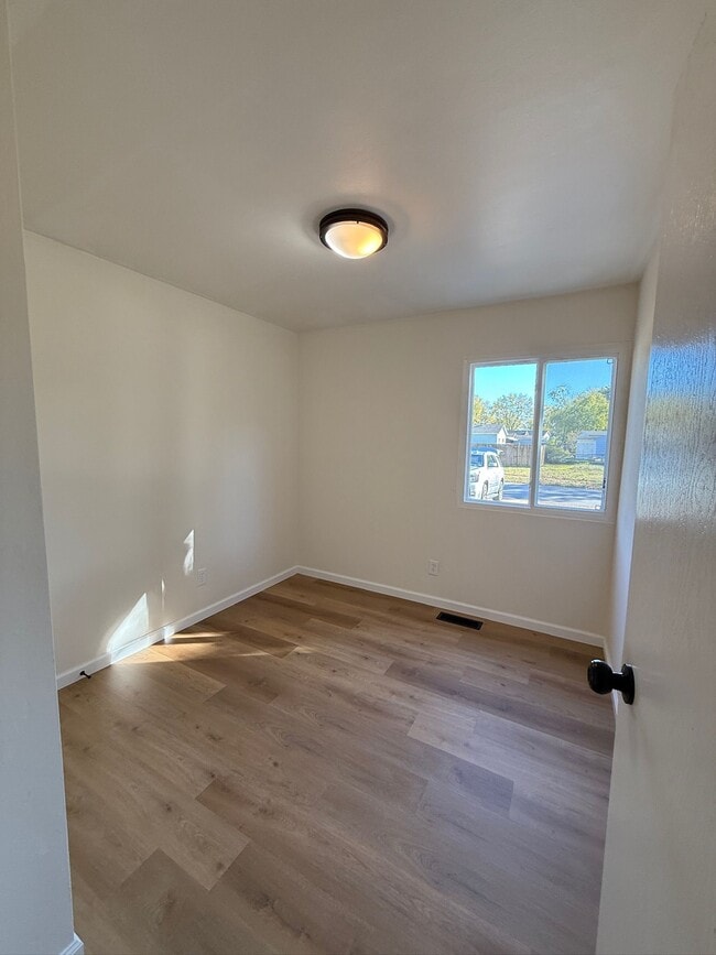 Building Photo - 91 Cedar Ridge Dr