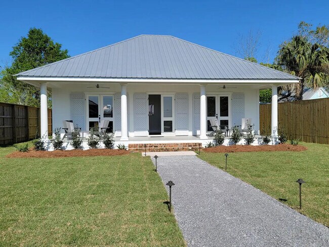 Foto del edificio - 506 N Beach Blvd