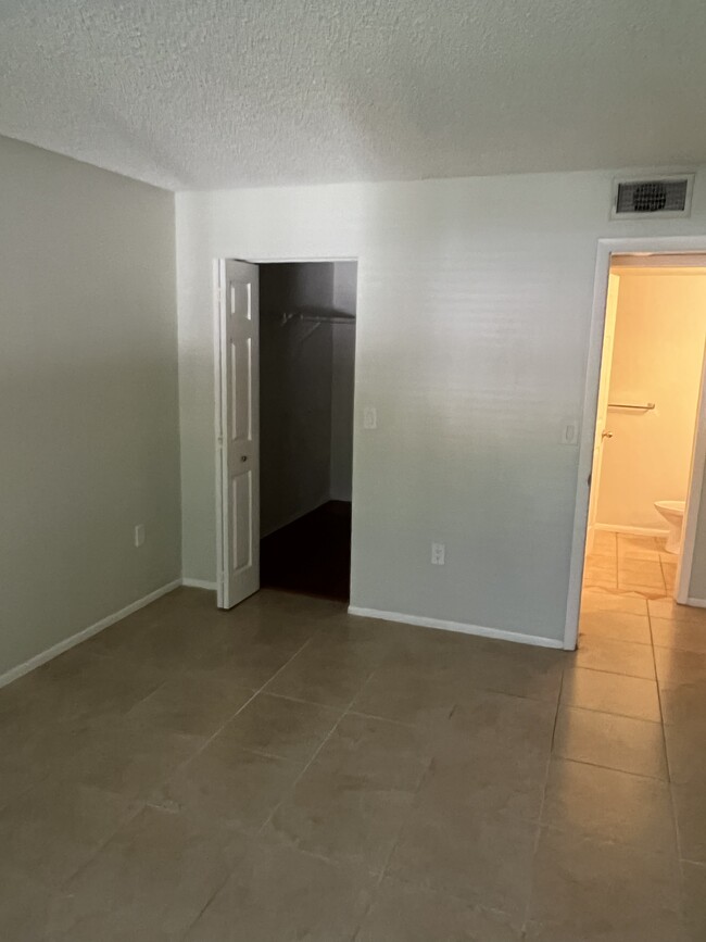 Building Photo - 10509 Waterview Ct