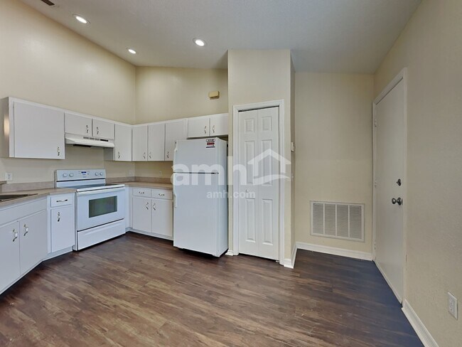 Foto del edificio - 7432 Loblolly Ave