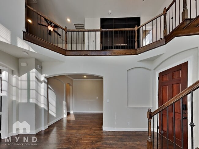 Building Photo - 868 Dartford Dr