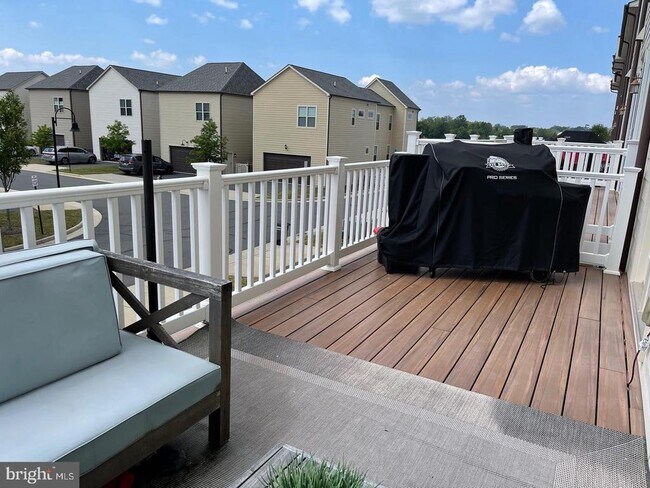 Foto del edificio - 44711 Plympton Square