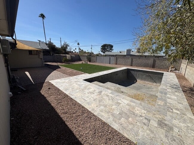 Building Photo - AMAZING ASU HOUSE IN GREAT STUDENT AREA