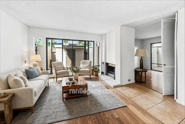 Foto del edificio - 2208 Woodside Ln