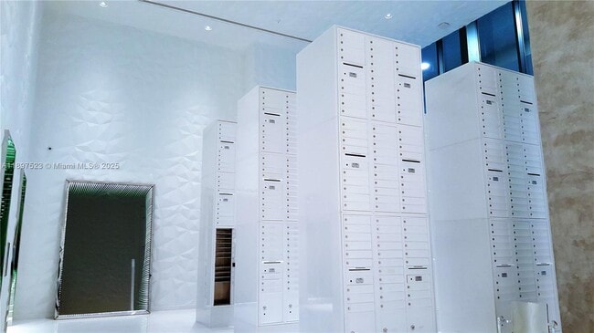 Foto del edificio - 1300 S Miami Ave