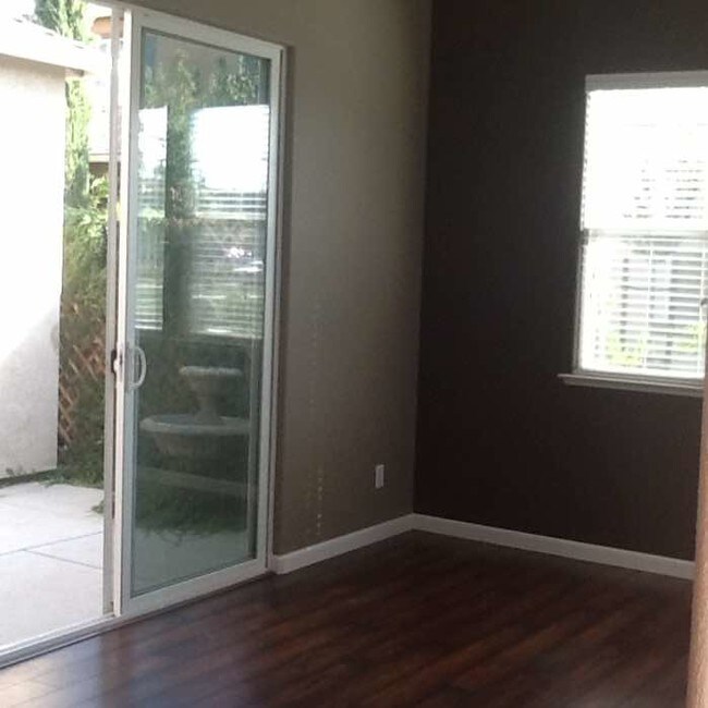 Foto del edificio - 4011 Harlan Ranch Blvd