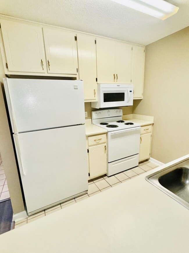 Building Photo - 74 Woodfield Pl