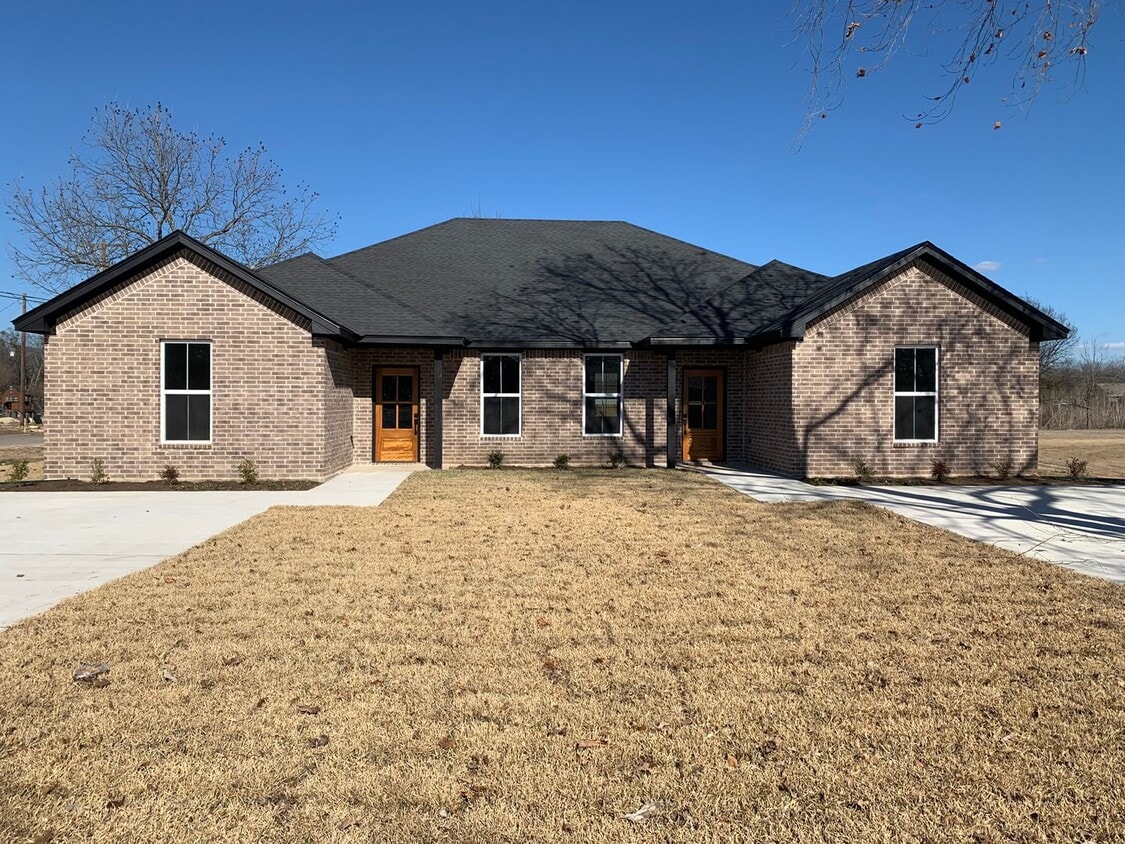 Primary Photo - Newer Construction in McGregor