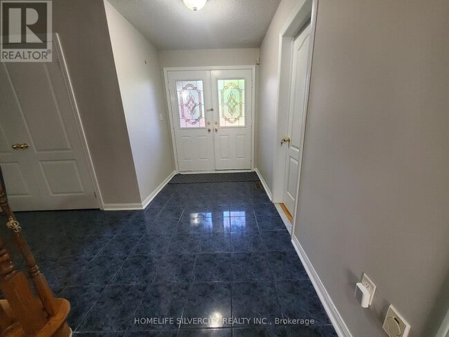 Photo du bâtiment - 700 Peter Robertson Blvd