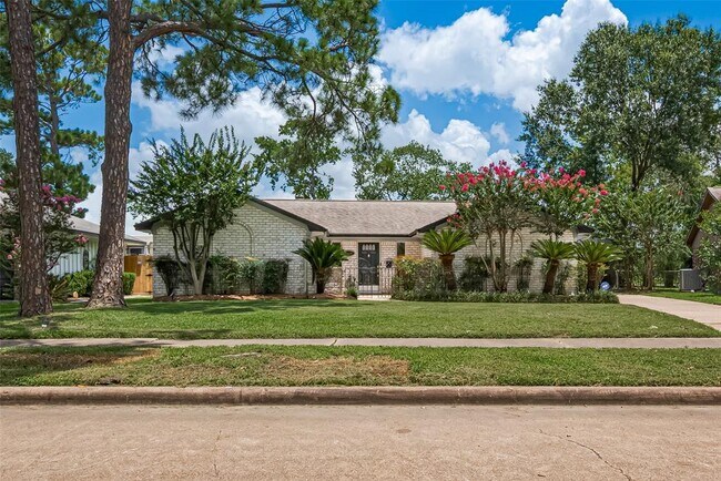 Foto del edificio - 5115 Kingfisher Dr