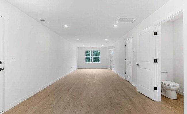 Foto del edificio - Brand New Duplex Available Now!