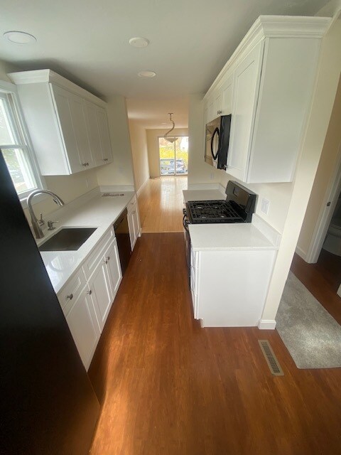 Kitchen - 37 Colonel Bell Dr