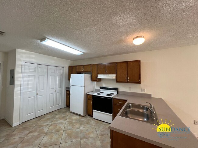 Building Photo - Great 2 Bedroom Unit in Crestview!