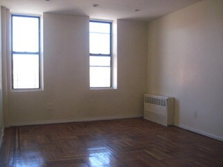 Building Photo - 580 E 21st St