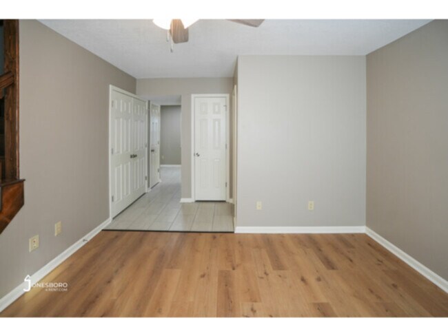 Foto del edificio - Lakewood Crossing Townhouses: Included Water/Sewer - Remodeled