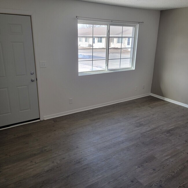 Building Photo - 205 SW Linden St
