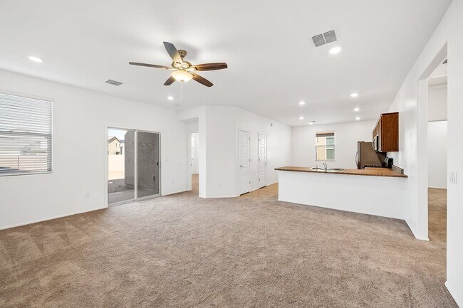 Building Photo - 6330 S Crescent Peak Dr