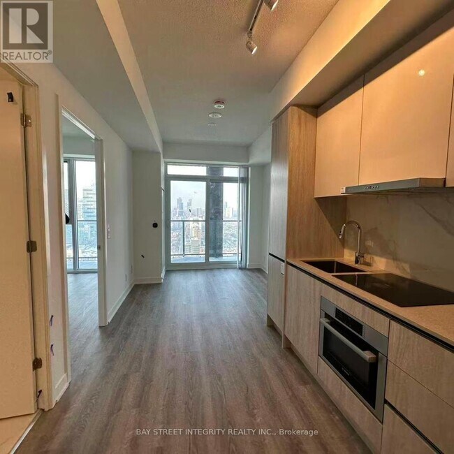 Photo du bâtiment - 180 Front St E