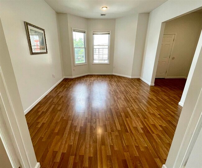 Foto del edificio - 221 Claremont Ave